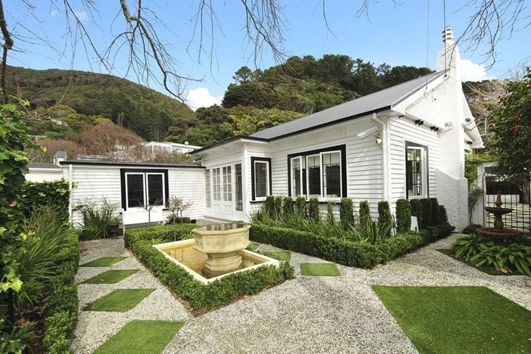 Photo of property in 18 Nikau Street, Eastbourne, Lower Hutt, 5013