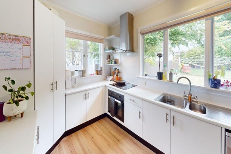 Photo of property in 6 Miles Place, Awapuni, Palmerston North, 4412