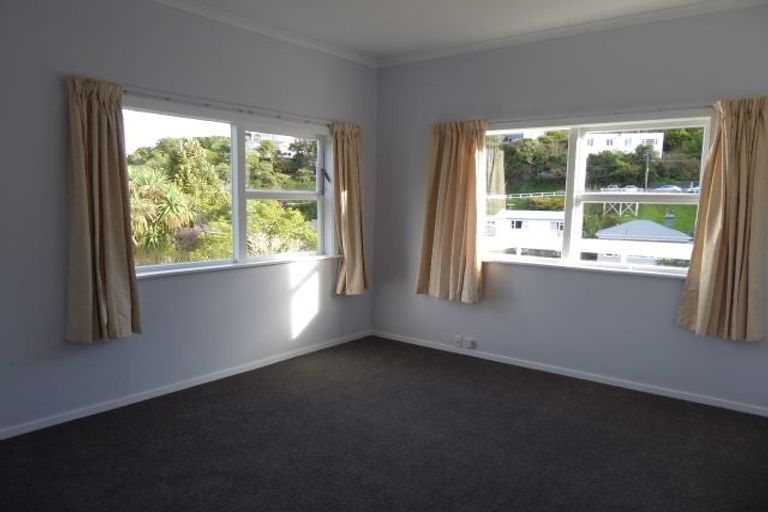Photo of property in 24 Governor Road, Northland, Wellington, 6012