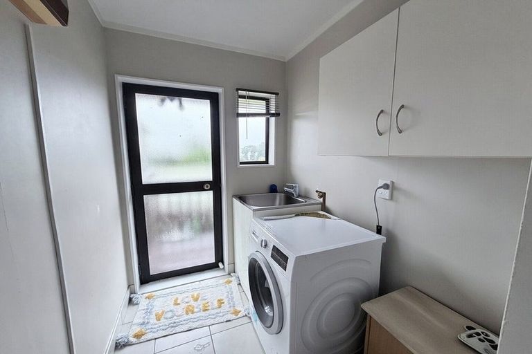 Photo of property in 19 Miriam Corban Heights, Henderson, Auckland, 0612