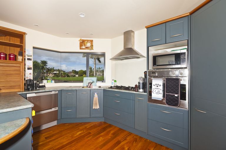 Photo of property in 16 Cairn Way, Te Kamo, Kamo, 0185