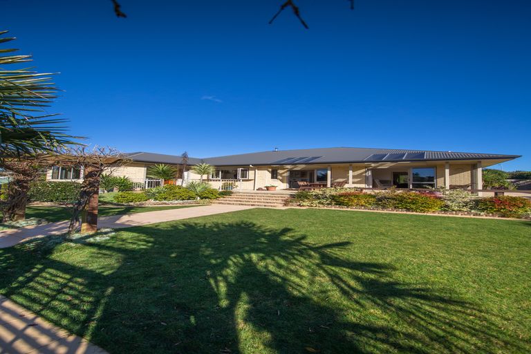 Photo of property in 48 Cashmere Drive, Fitzherbert, Palmerston North, 4410