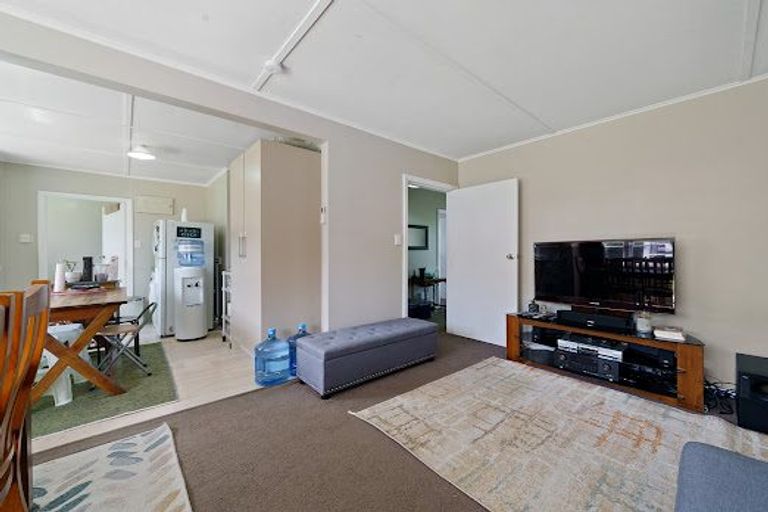 Photo of property in 306 George Street, Stokes Valley, Lower Hutt, 5019