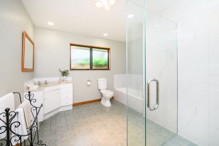 Photo of property in 16 Rothesay Place, Highbury, Palmerston North, 4412