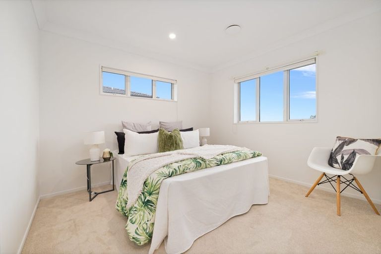 Photo of property in 16 Midhurst Avenue, Henderson, Auckland, 0612