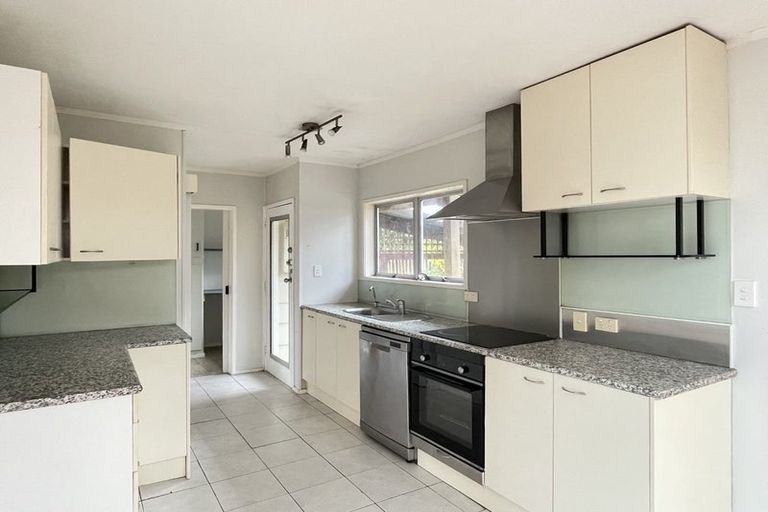 Photo of property in 22 Redwood Drive, Massey, Auckland, 0614