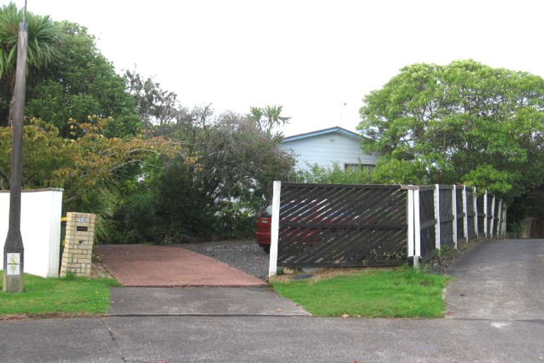 Photo of property in 15 George Herring Place, Glen Eden, Auckland, 0602