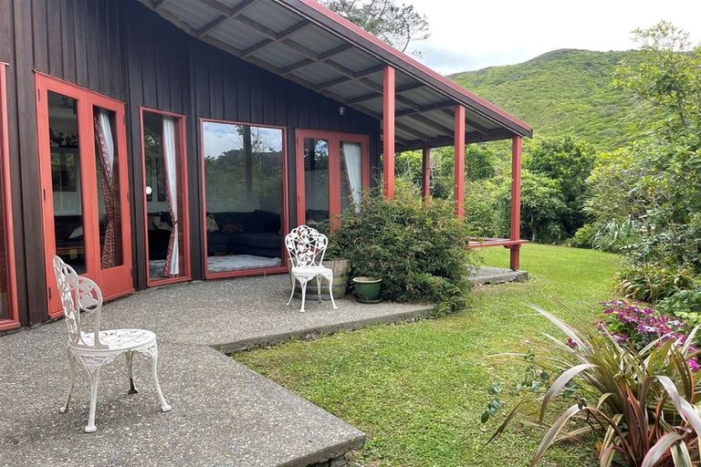 Photo of property in 64 Nalanda Crescent, Broadmeadows, Wellington, 6035