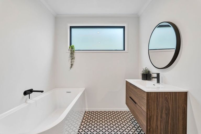 Photo of property in 71 Cyrus Street, Whalers Gate, New Plymouth, 4310