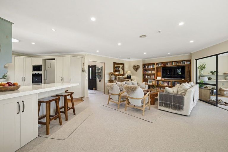 Photo of property in 22 Fairview Terrace, Waipahihi, Taupo, 3330