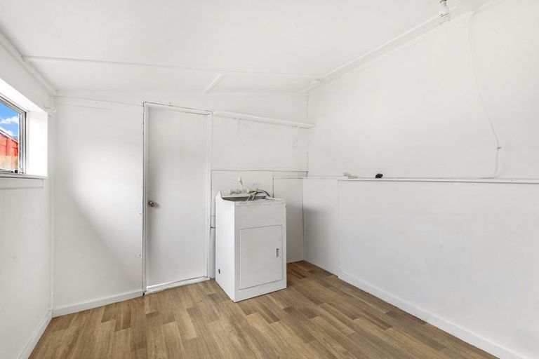 Photo of property in 5 Seafront Road, Castlecliff, Whanganui, 4501