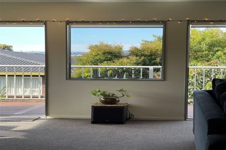 Photo of property in 4313a Great North Road, Glendene, Auckland, 0602