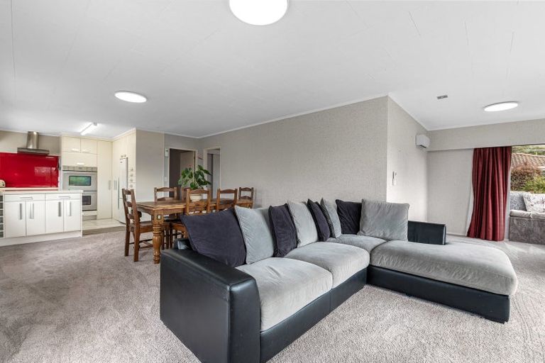 Photo of property in 10 Gemini Place, Kawaha Point, Rotorua, 3010