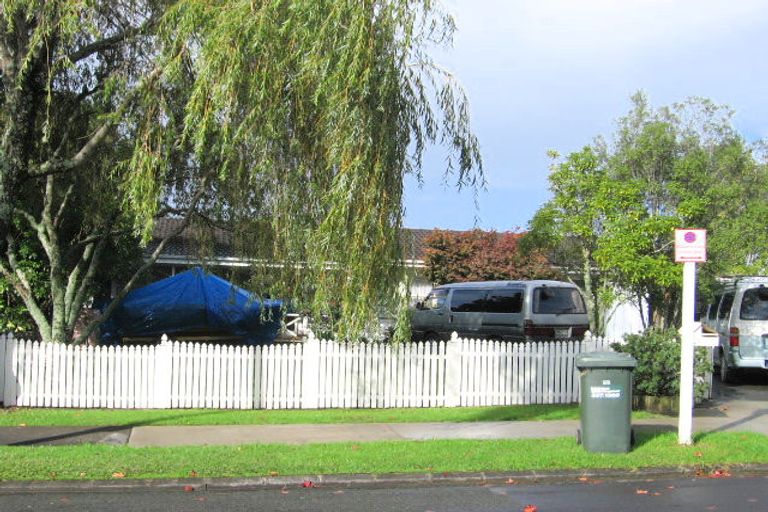 Photo of property in 20 Maroubra Place, Botany Downs, Auckland, 2010