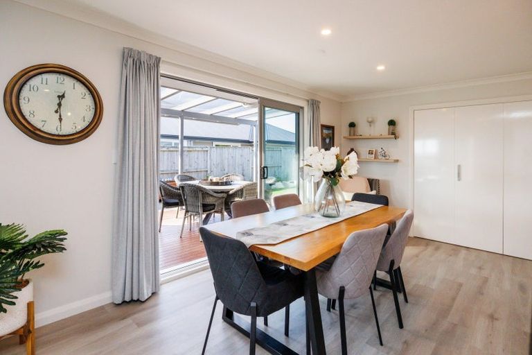 Photo of property in 6 Atlantic Drive, Fitzherbert, Palmerston North, 4410