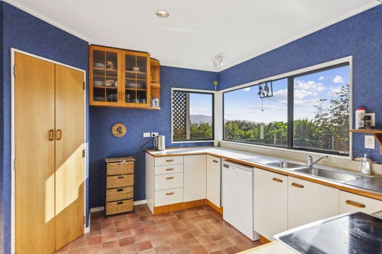 Photo of property in 15 Pine Ridge Terrace, Waikanae Beach, Waikanae, 5036