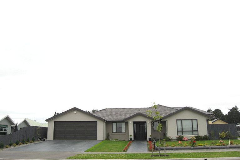 Photo of property in 32 Rothesay Road, Parklands, Christchurch, 8083