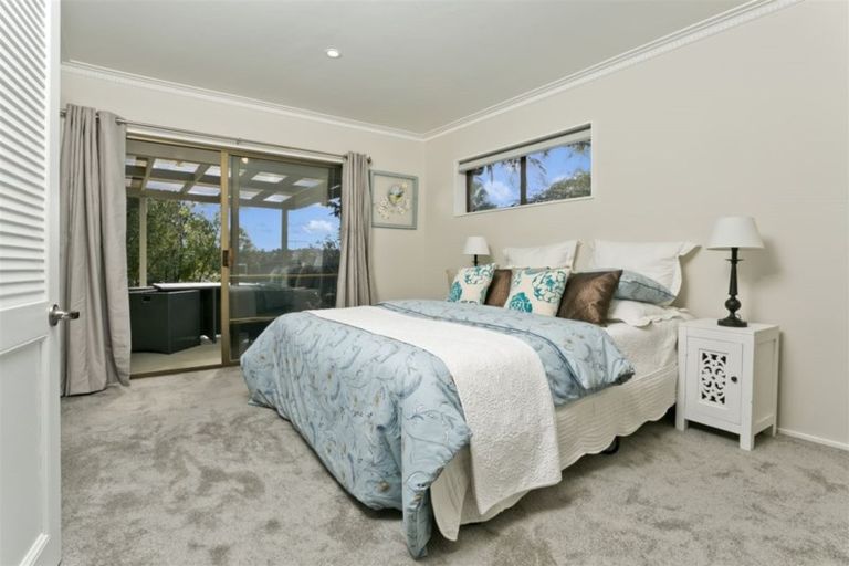 Photo of property in 6 Ravenstone Place, Chatswood, Auckland, 0626