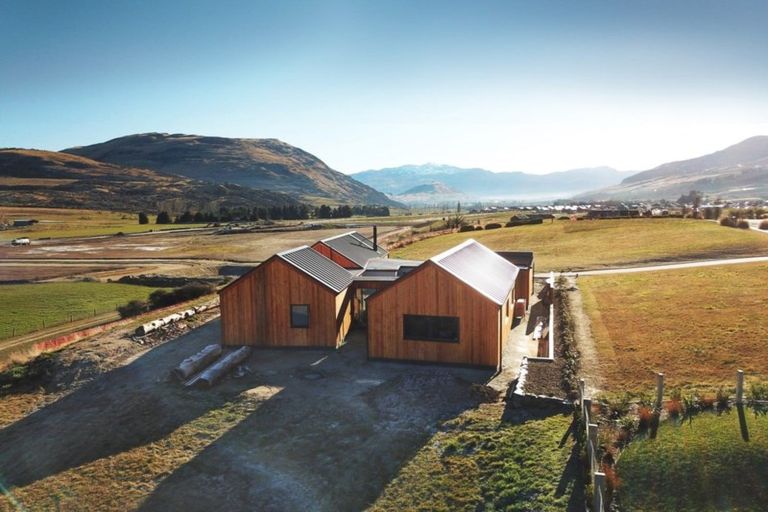 Photo of property in 5 Cunninghams Drive, Jacks Point, Queenstown, 9371