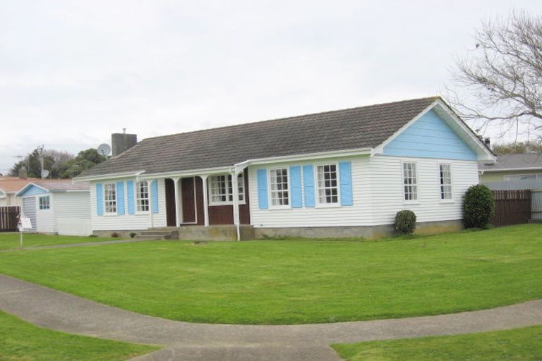 Photo of property in 1 Ryder Crescent, Levin, 5510