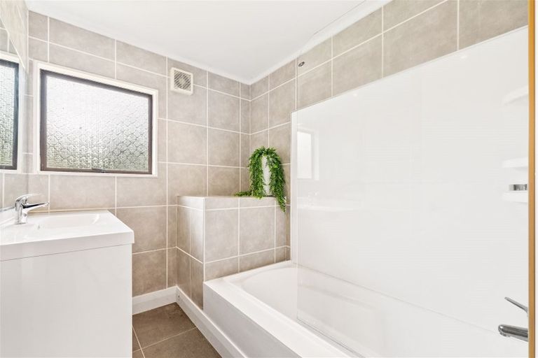 Photo of property in 2/14 Matama Road, Glen Eden, Auckland, 0602