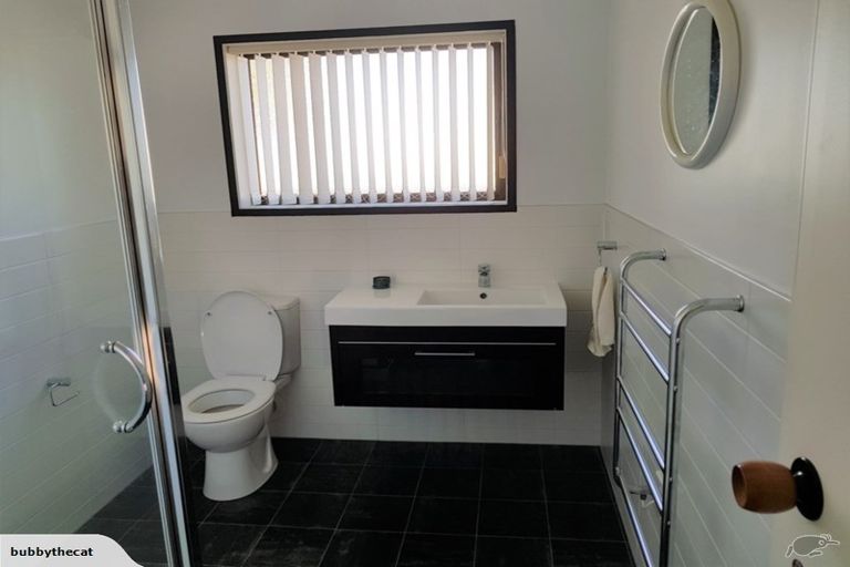 Photo of property in 2/226 Centreway Road, Orewa, 0931