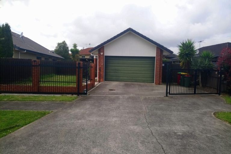 Photo of property in 8 Carisbrook Crescent, Papakura, 2110