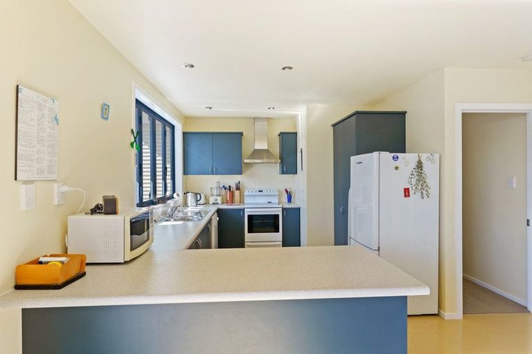 Photo of property in 17 Hona Street, Waikanae Beach, Waikanae, 5036