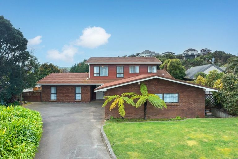 Photo of property in 8 Observatory Close, Whitby, Porirua, 5024