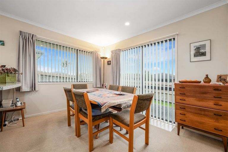 Photo of property in 1 Chardonnay Rise, Henderson, Auckland, 0612