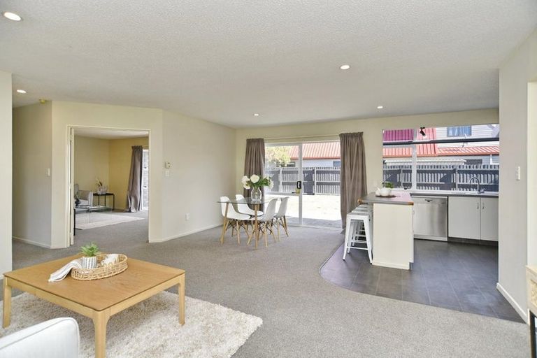 Photo of property in 142 Royal Park Drive, Parklands, Christchurch, 8083