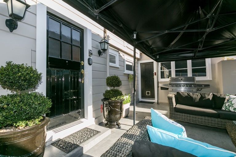 Photo of property in 2 Seaview Terrace, Bluff Hill, Napier, 4110