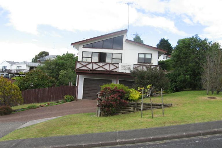 Photo of property in 1/10 Tesla Place, Totara Vale, Auckland, 0629