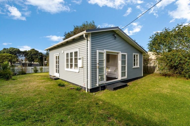 Photo of property in 6 Kapiti Lane, Otaki Beach, Otaki, 5512