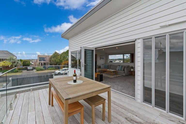 Photo of property in 1/18 Ridge Road, Waiake, Auckland, 0630