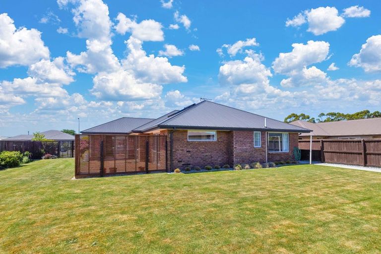 Photo of property in 9 Walnut Way, Rangiora, 7400