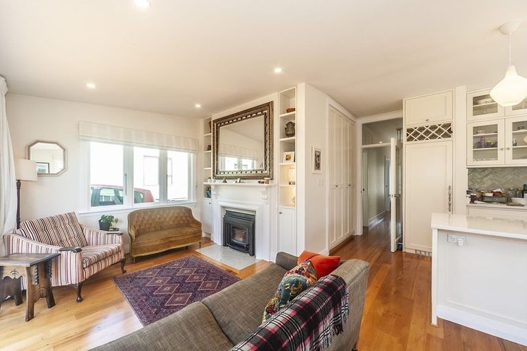 Photo of property in 10 Herald Terrace, Berhampore, Wellington, 6023