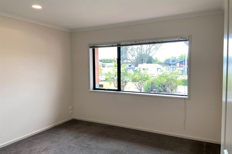 Photo of property in 420 Mangorei Road, Highlands Park, New Plymouth, 4312