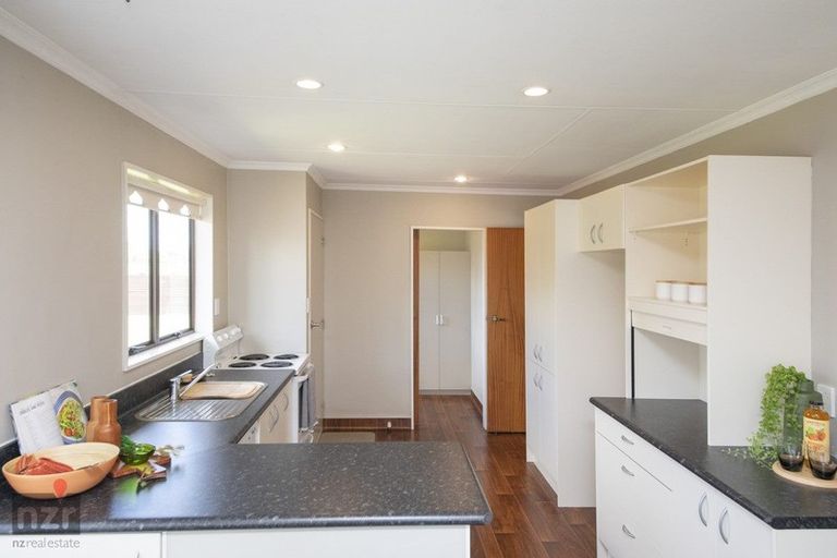 Photo of property in 37 Humphries Place, Awapuni, Palmerston North, 4412