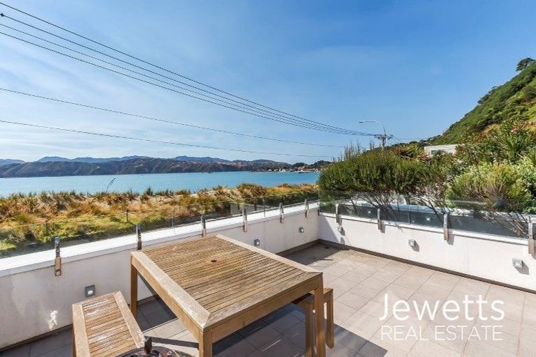 Photo of property in 191 Marine Parade, Seatoun, Wellington, 6022