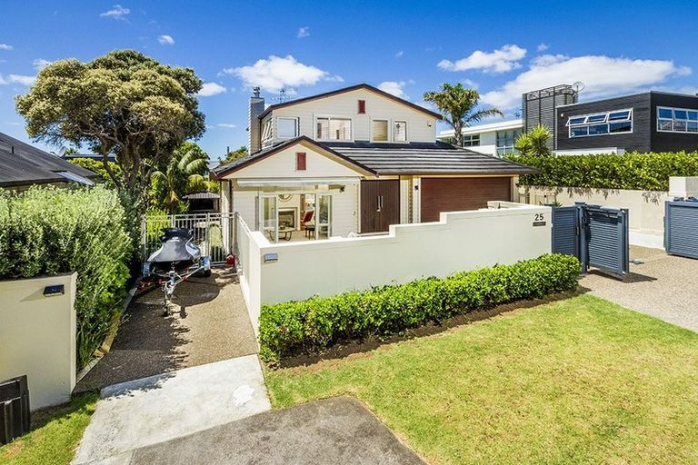 Photo of property in 25 Ocean View Road, Milford, Auckland, 0620
