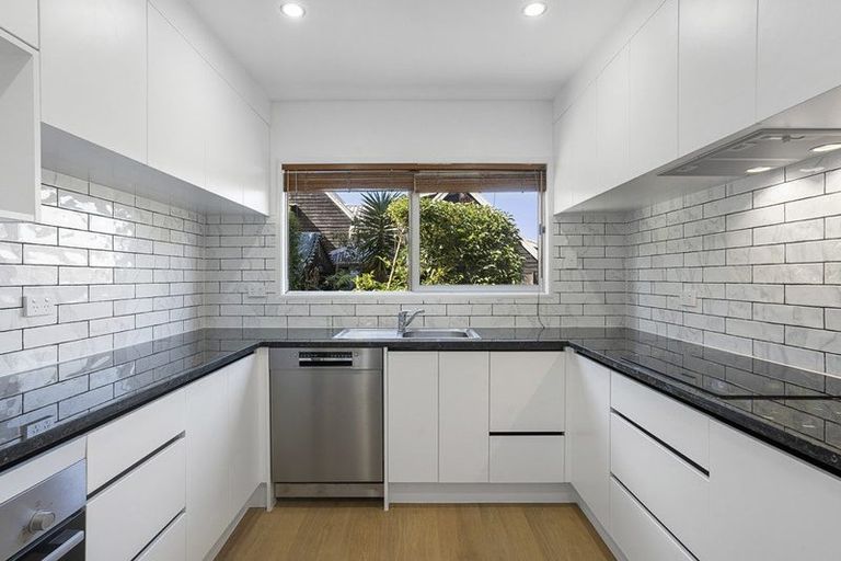 Photo of property in 12 Honeysuckle Lane, Mairangi Bay, Auckland, 0630