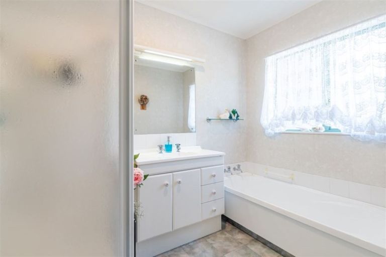 Photo of property in 73a Konini Road, Titirangi, Auckland, 0604