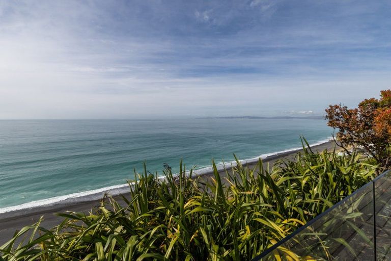 Photo of property in 132 Priestley Terrace, Bluff Hill, Napier, 4110