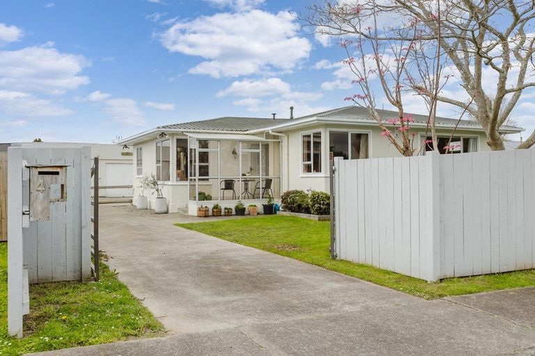 Photo of property in 4 Sutherland Crescent, Westbrook, Palmerston North, 4412
