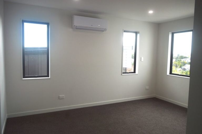 Photo of property in 5/388 Glenfield Road, Glenfield, Auckland, 0629