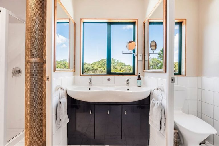 Photo of property in 1559 Pataua Road North, Pataua North, Whangarei, 0175