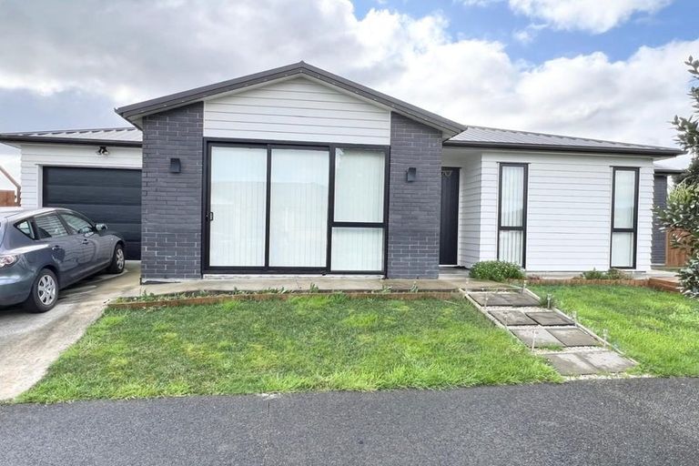 Photo of property in 20 Koroheke Road, Takanini, 2110