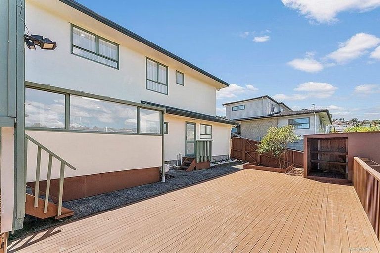 Photo of property in 18 Pistachio Place, Goodwood Heights, Auckland, 2105