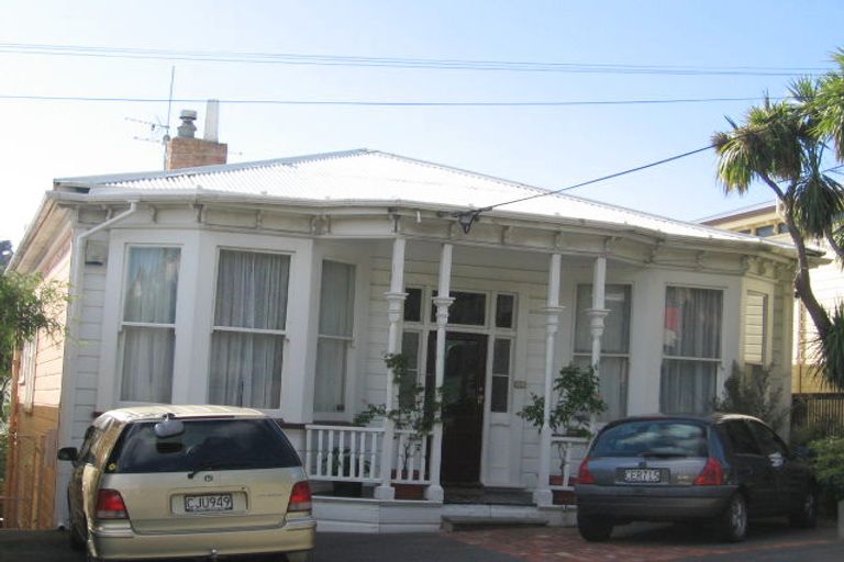 Photo of property in 31 Myrtle Crescent, Mount Cook, Wellington, 6021